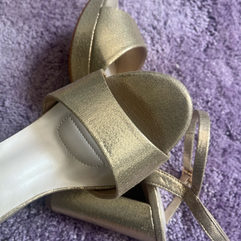 Elegant Gold Women's Sandals